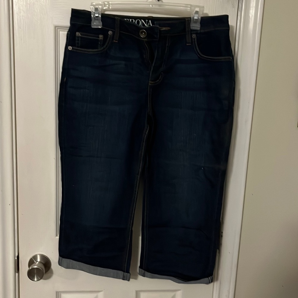 Merona crop jeans size 8 R..no rips or tears